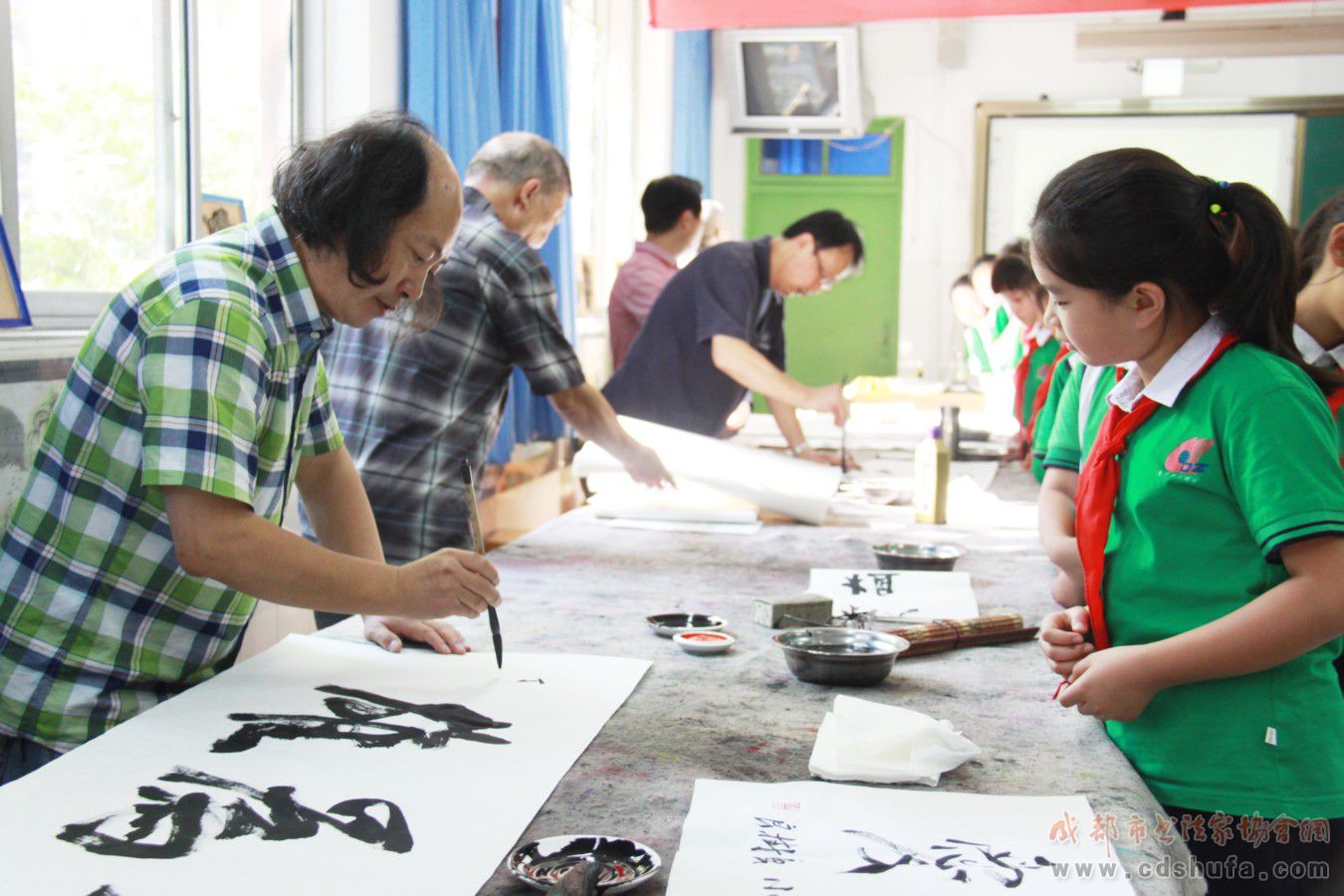 【深入生活 扎根人民】成都市书法家协会“文化惠民活动”走进电子科大附小