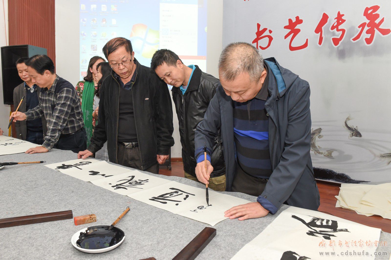 深入学习贯彻十九大精神 成都市书协文化惠民活动走进奥林小学