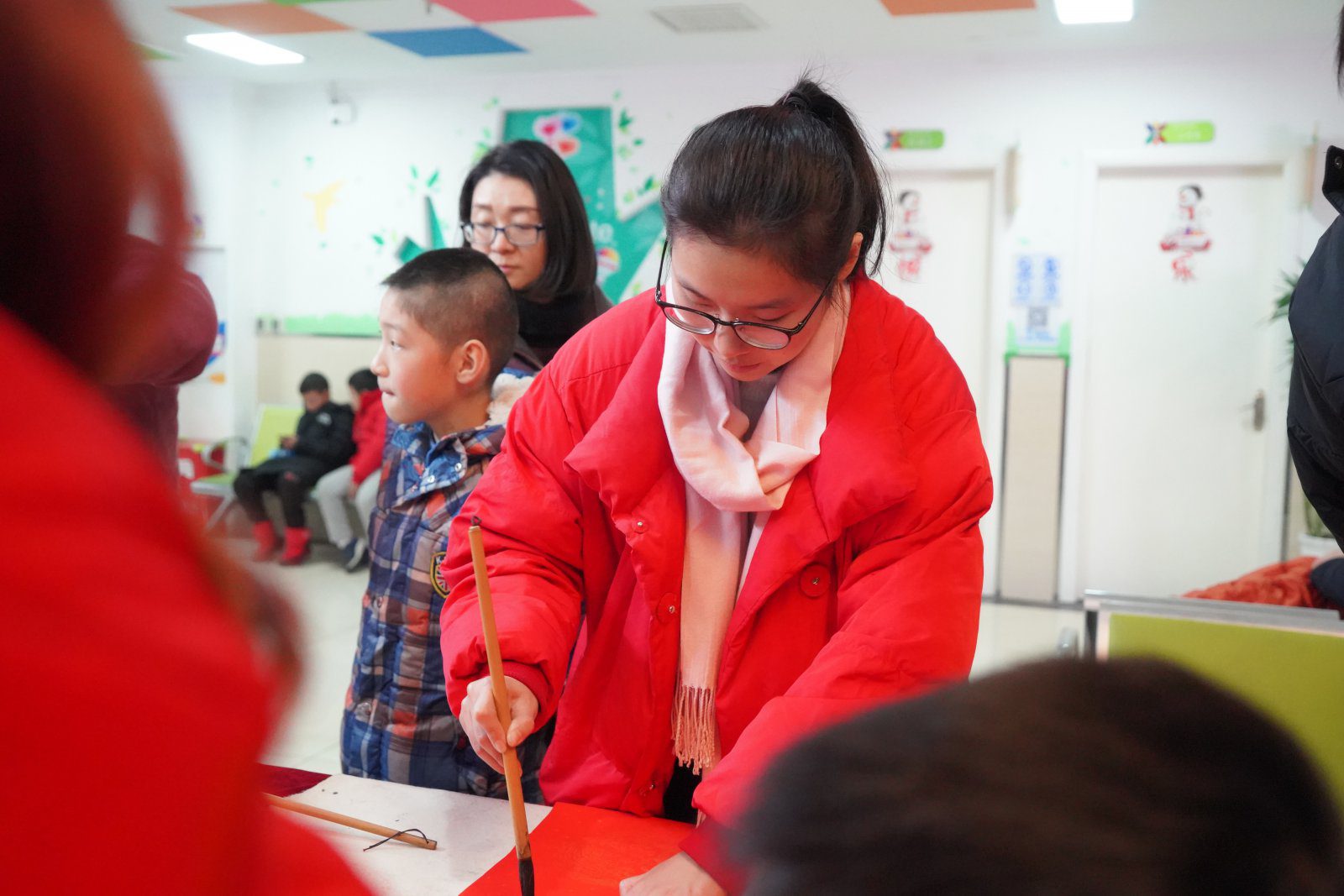 服务 “三重”大局成都市书法家协会走进西南儿童医院迎新年送祝福