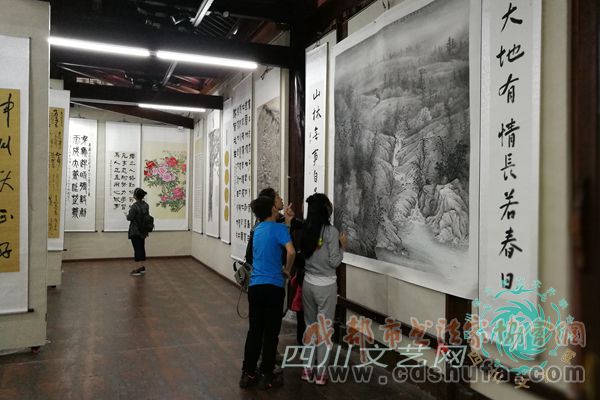 【泸州】市举办“清风送爽润酒城”书画作品展览