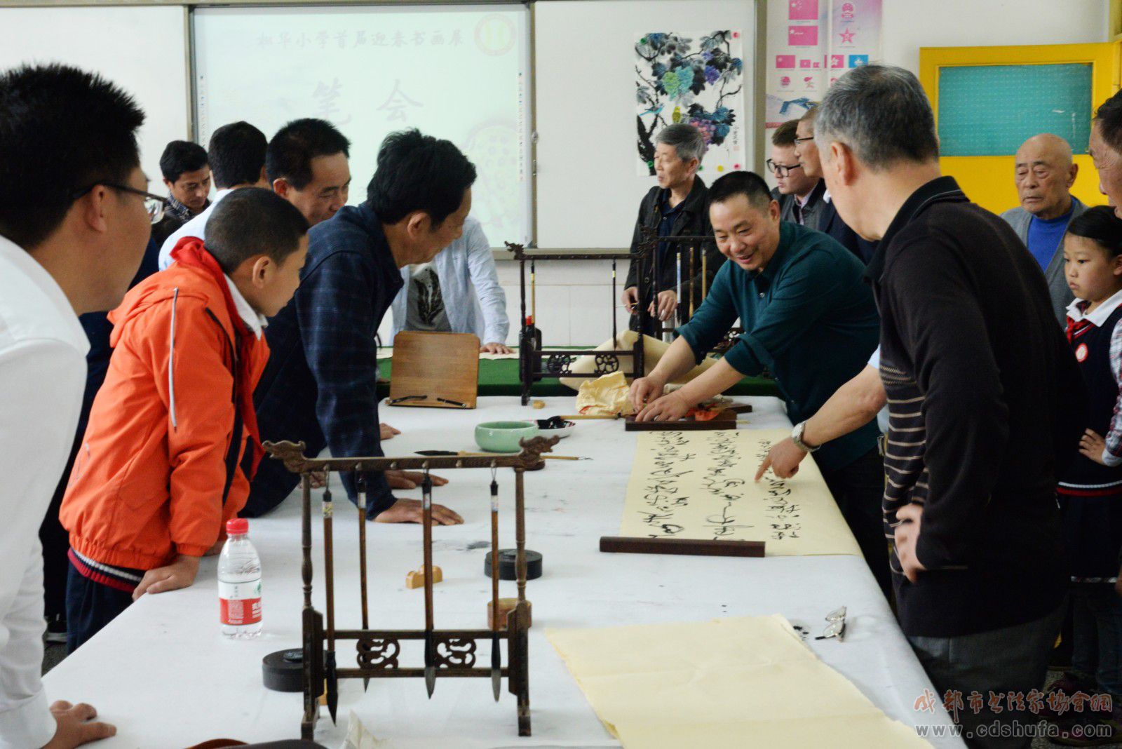 “大手拉小手 弘扬传统文化”蒲江县书画家协会走进蒲江松华小学