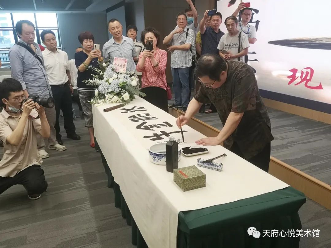 展 讯丨心香山馆迁新地 书法艺术展新姿 ——书法家舒炯先生书法教学乔迁新地揭牌在成都举行