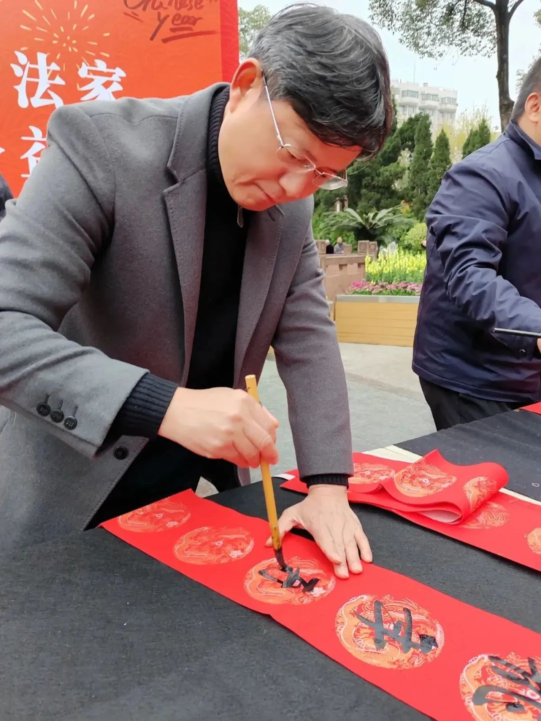 我们的节日•春节——第四届成都市小小书法家“写春联 送春福”公益活动举行