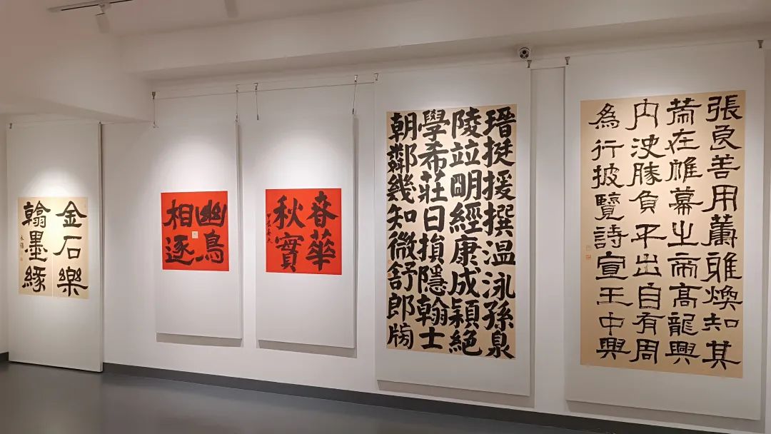 都江堰市致敬经典书画沙龙展开幕