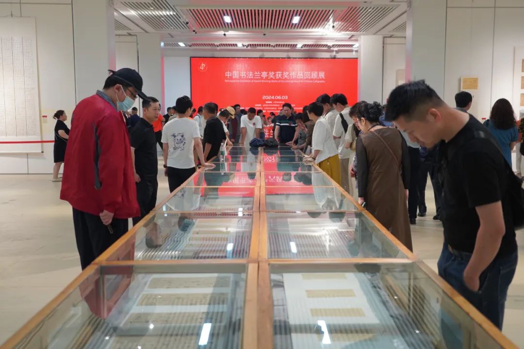 中国书法兰亭奖获奖作品回顾展在青岛开幕